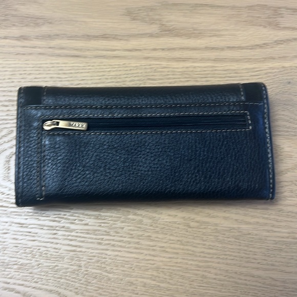 Max New York Wallet with Checkbook - Picture 2 of 5